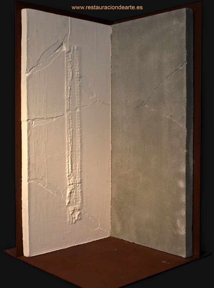 Restauración de escultura contemporánea, fotografía inicial de la obra donde se aprecian los deterioros y grietas.