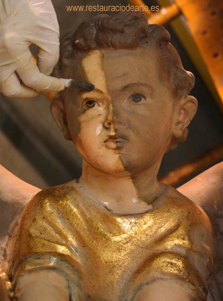 detalle del deterioro, fotografia limpieza de suciedad, restauración de escultura, iglesia de Santa Gema en Madrid